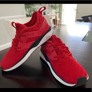 Boys Puma running shoes in red/black size 10